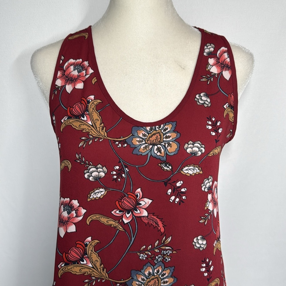 ❤️3/$30 Loft Outlet Petite Floral Sleeveless Top - Picture 2 of 8
